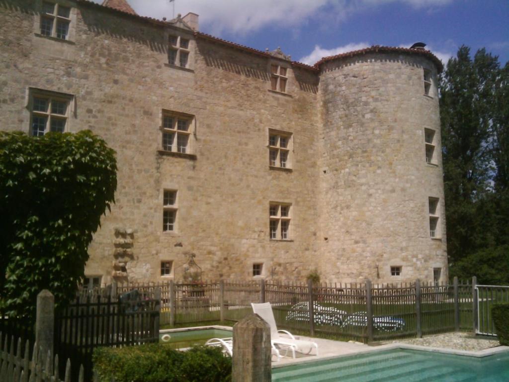 富尔斯城堡住宿加早餐旅馆 Fourcès 外观 照片